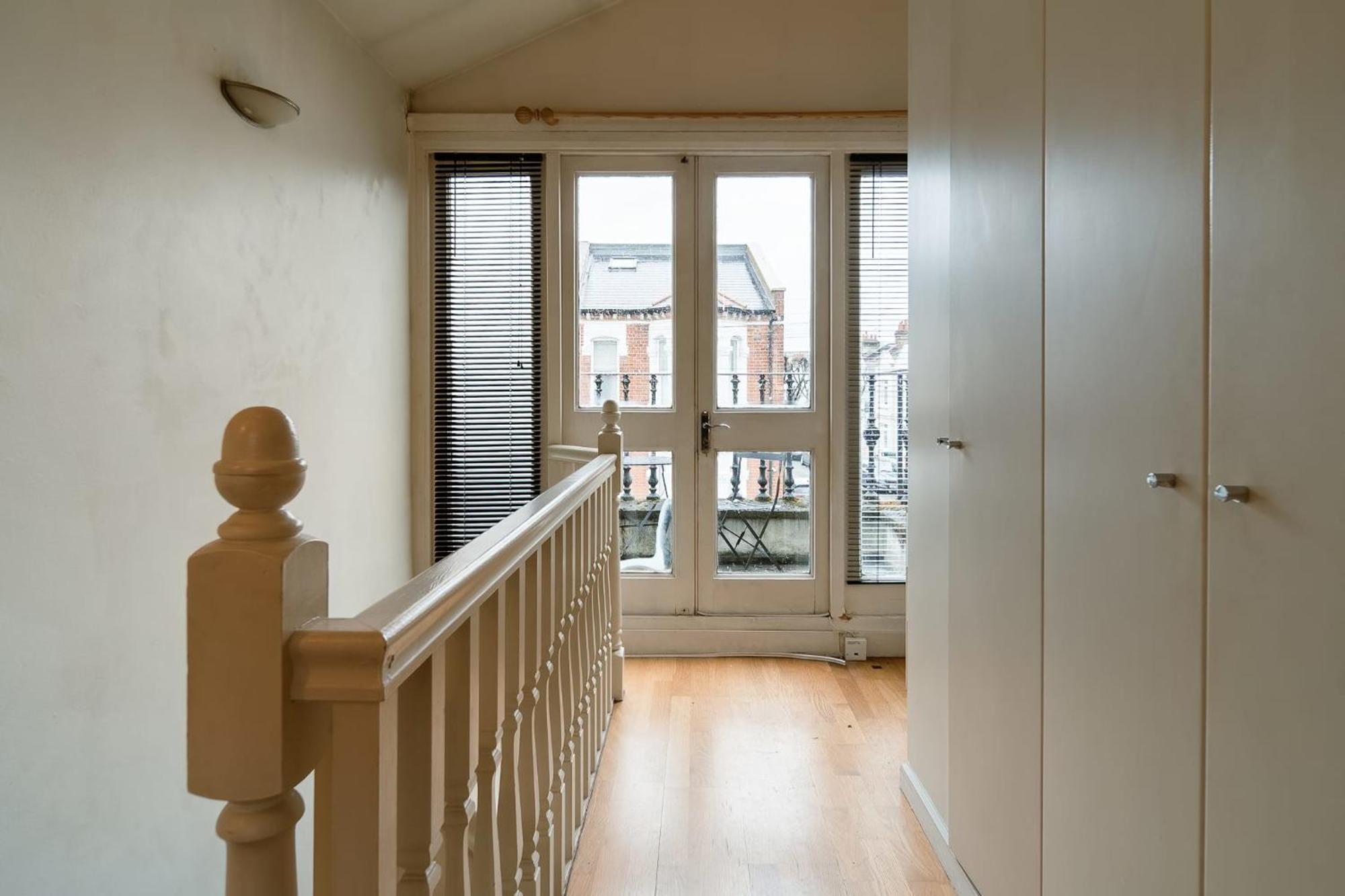 1 Bed Chelsea House With Private Terrace Londra