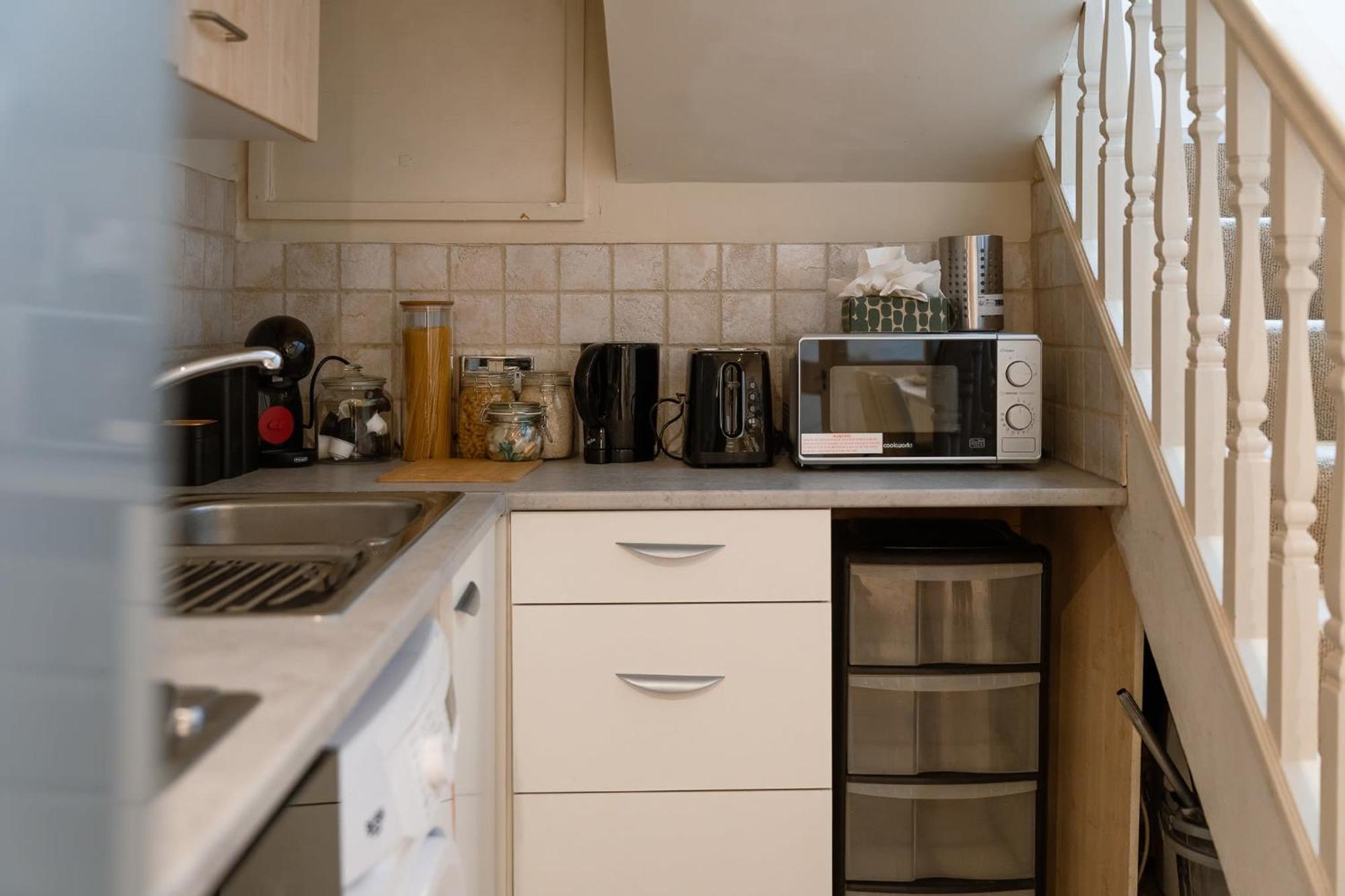 1 Bed Chelsea House With Private Terrace Londra
